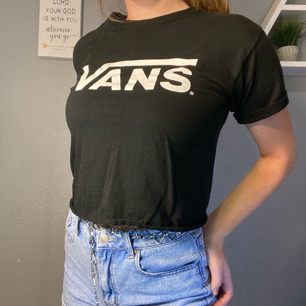 vans cropped tee